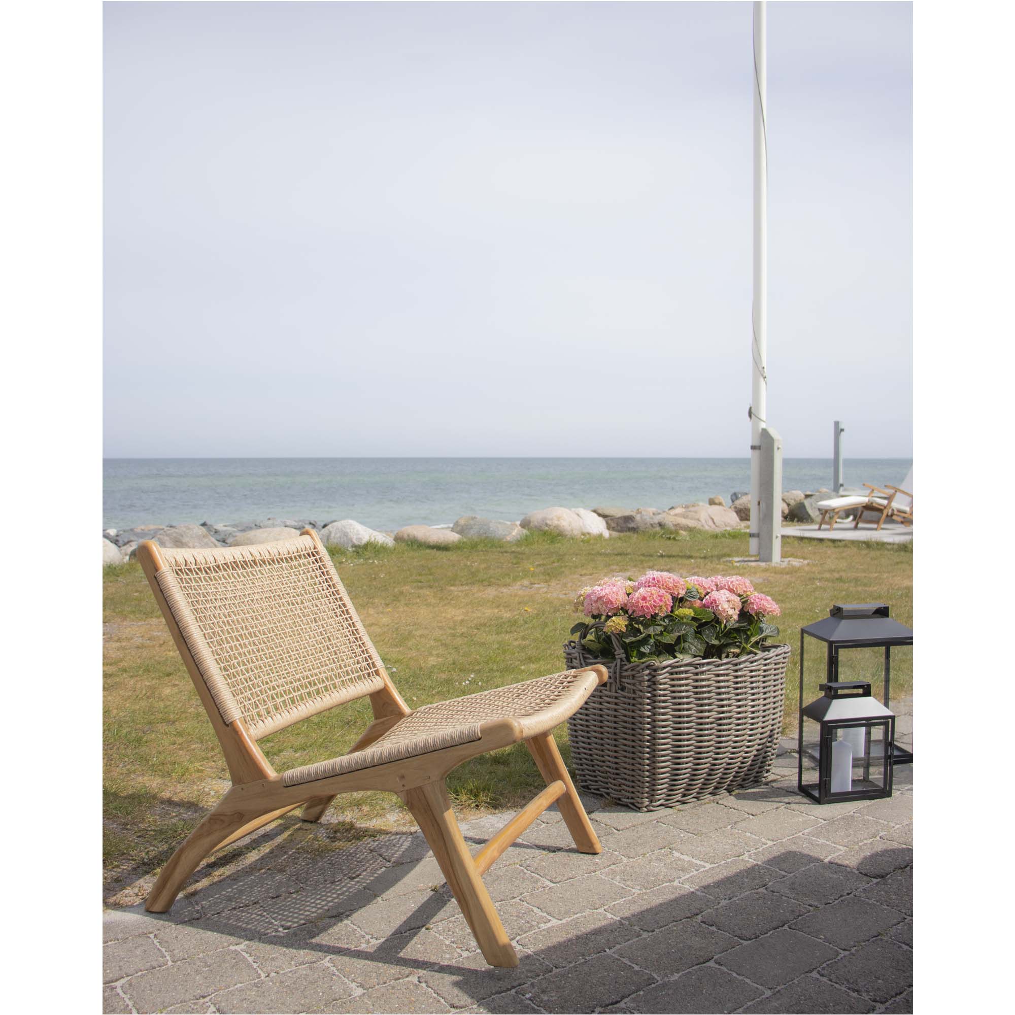 Derby Loungestol i Teaktræ og Polyrattan - Komfortabel Design