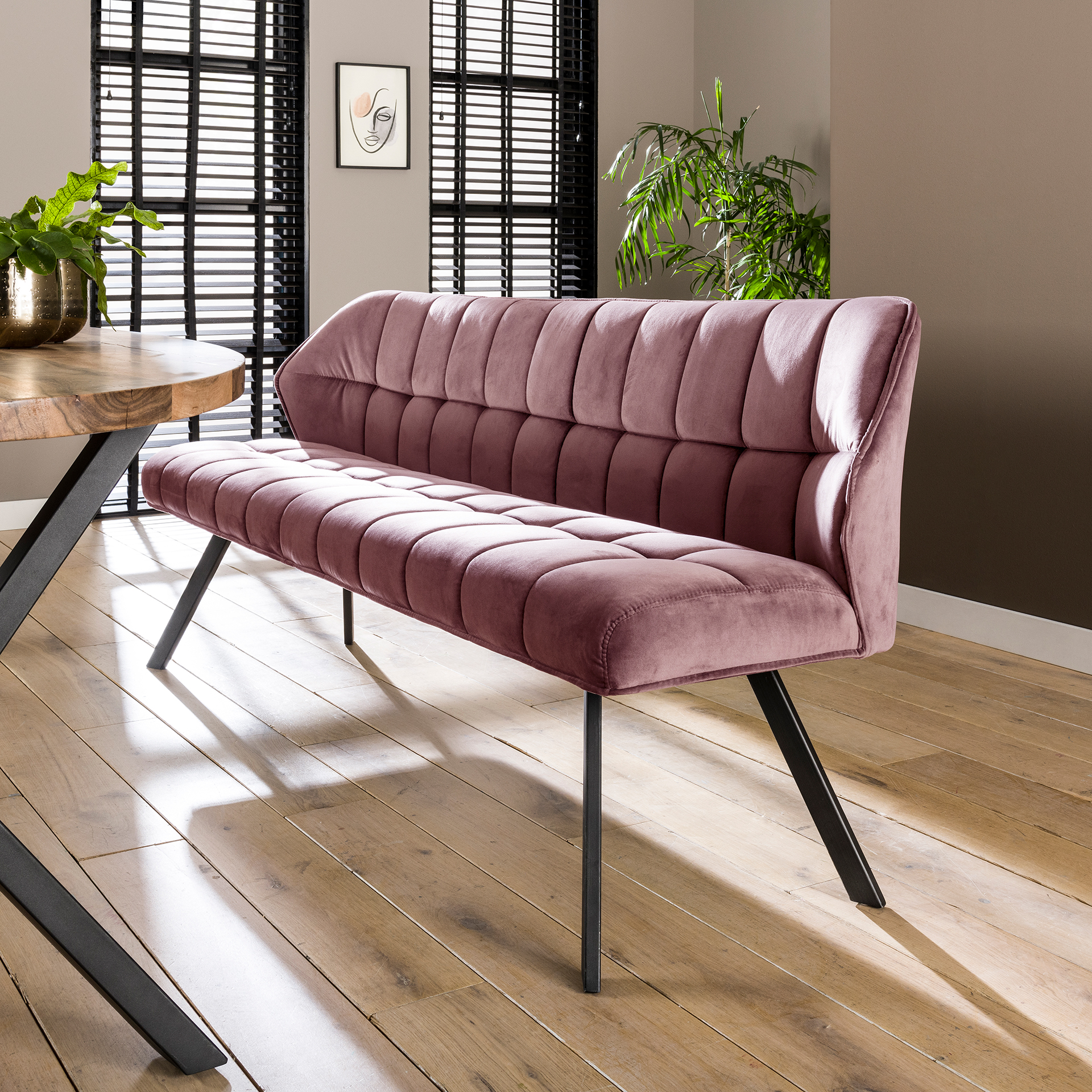Clapton Bænk i Pink Fløjl - Elegant Design til Dit Hjem