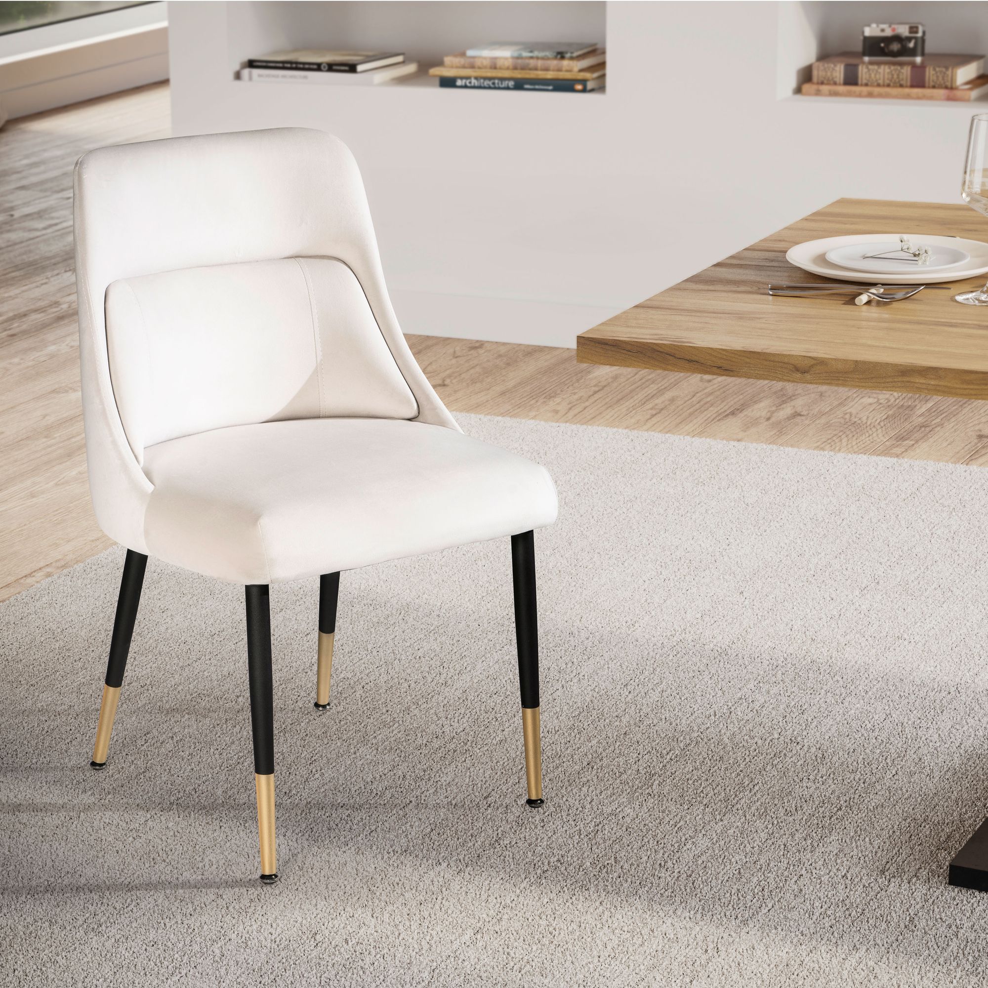 Elegant Spisestol i Beige Velour med Sorte Ben