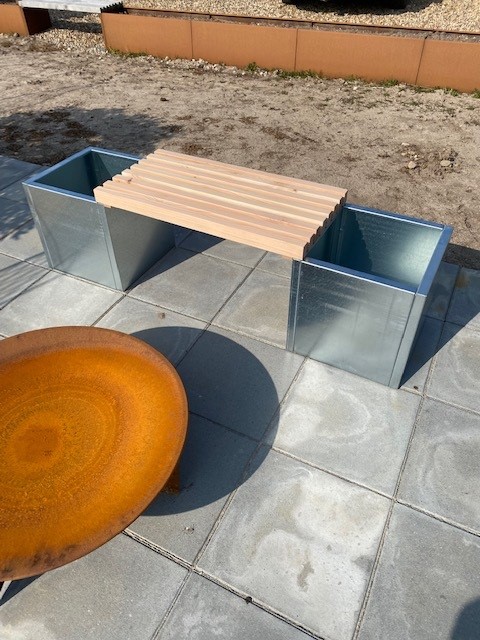 Plantekasser med Bænk i Galvaniseret Zink - Tilbud!