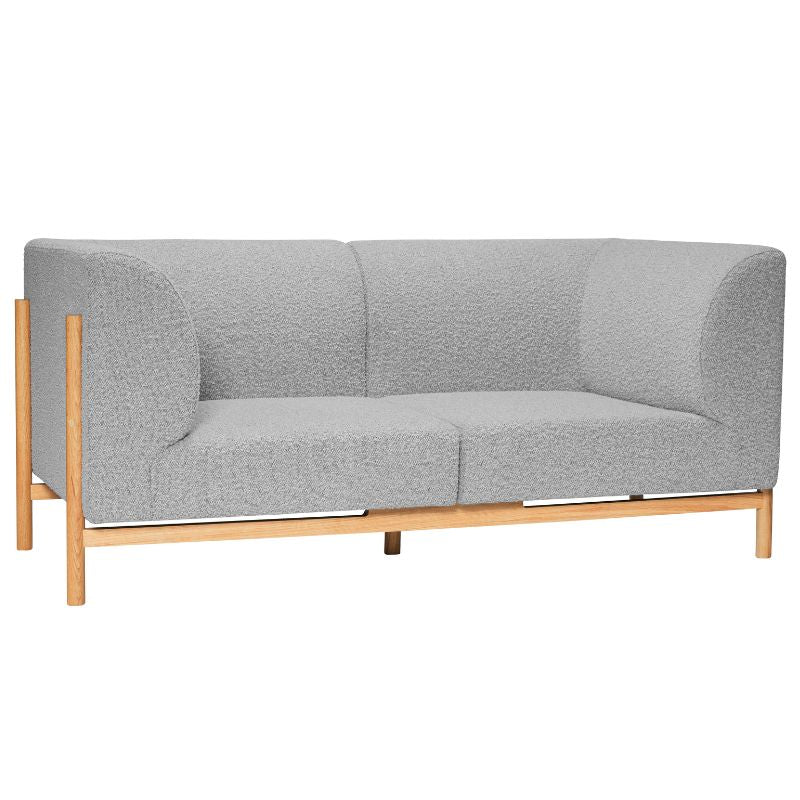 Elegant 2-personers sofa i gråt stof med egetræsramme