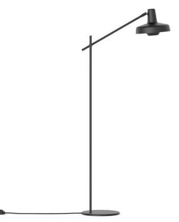 Arigato Gulvlampe i Sort - Elegant Belysning Til Dit Rum