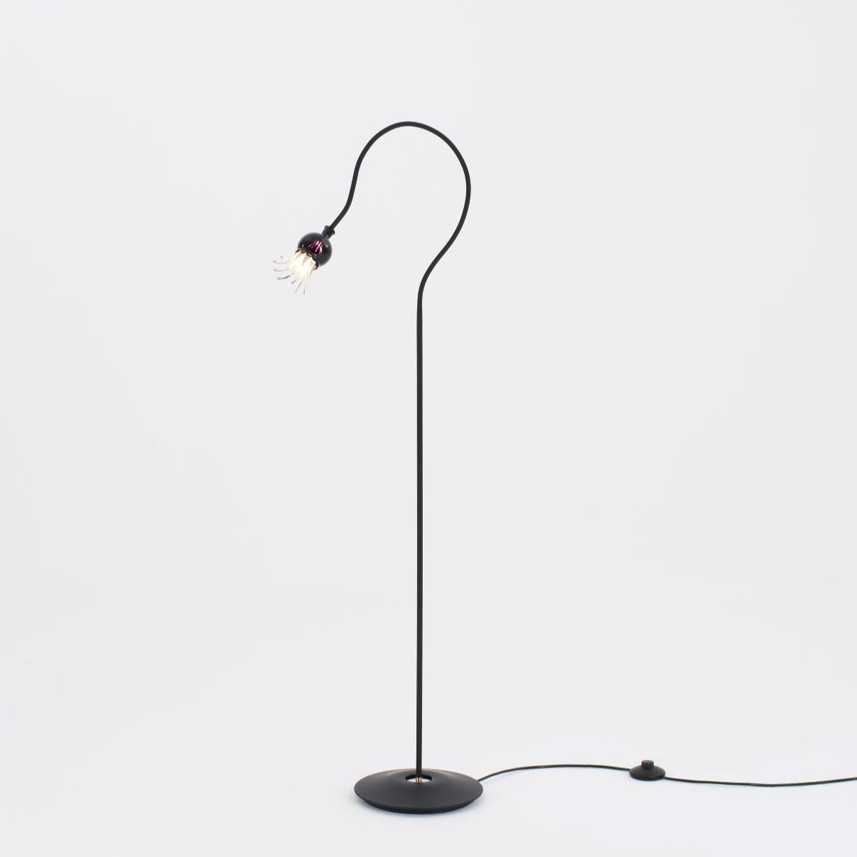 Poppy Gulvlampe med 5 Arme - Violet og Sort Design