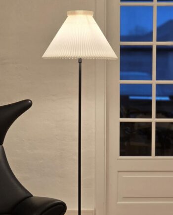 334h Gulvlampe Sort Standardskærm Le Klint Sneaker